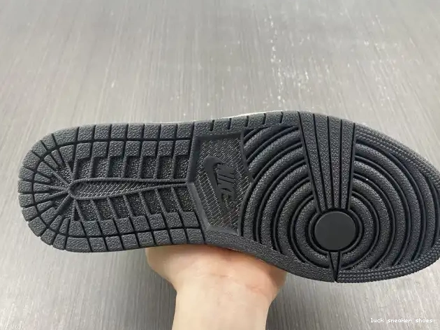 Rep LUCY Jordan Air 1 High OG 555088-702 Volt 0526